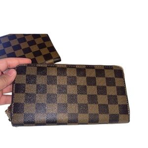 Wallet Brown Checkered zip WALLET ONLY